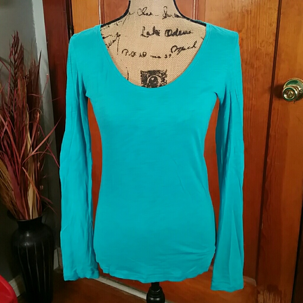 Victoria's Secret Longsleeve Tee